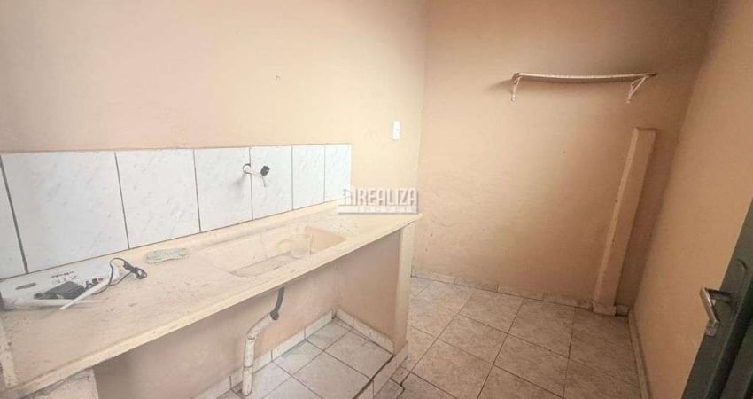 Casa com 1 Quarto(s) e 1 banheiro(s) para Alugar, 60 m² por R$ 865 / Mês