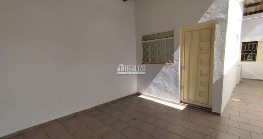 Casa com 1 Quarto(s) e 1 banheiro(s) para Alugar, 60 m² por R$ 1000 / Mês