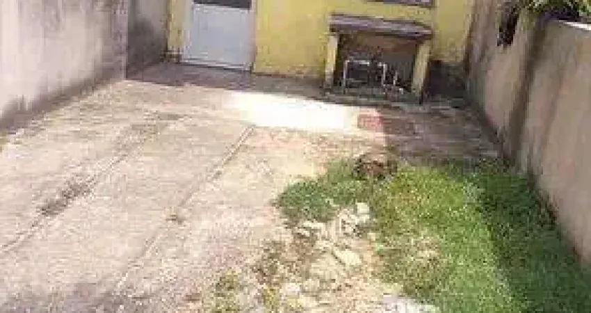 Casa com 2 Quarto(s) e 1 banheiro(s) para Alugar, 57 m² por R$ 700 / Mês