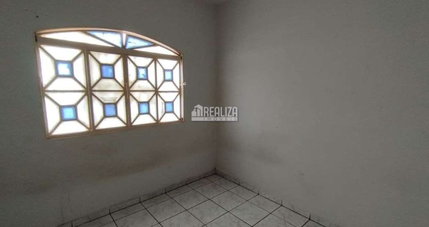 Casa com 3 Quarto(s) e 1 banheiro(s) para Alugar, 140 m² por R$ 1250 / Mês