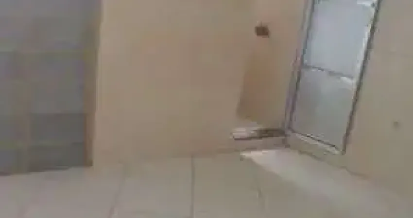 Apartamento com 1 Quarto(s) e 1 banheiro(s) para Alugar, 30 m² por R$ 550 / Mês