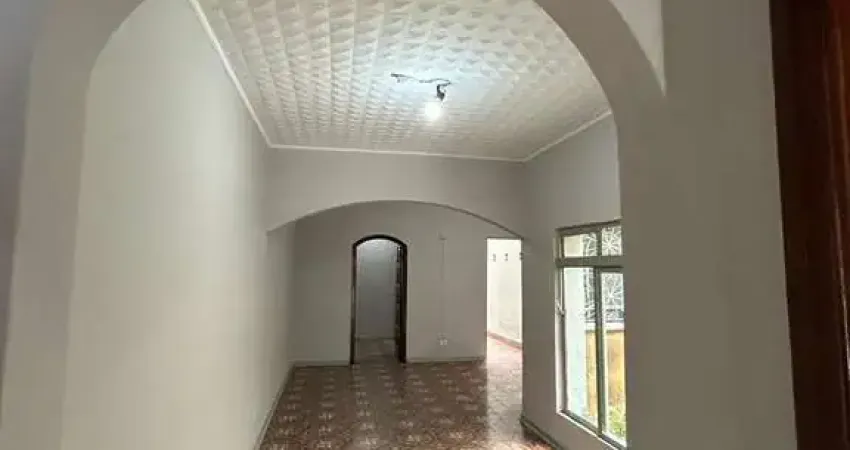 Casa com 6 Quarto(s) e 2 banheiro(s) para Alugar, 260 m² por R$ 5700 / Mês