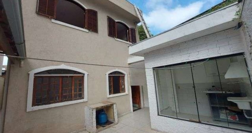 Casa com 3 Quarto(s) e 3 banheiro(s) para Alugar, 186 m² por R$ 4700 / Mês