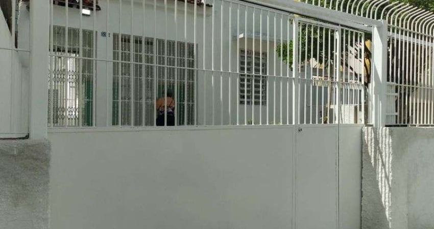 Casa com 3 Quarto(s) e 2 banheiro(s) para Alugar, 225 m² por R$ 6300 / Mês