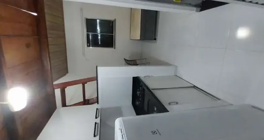Apartamento com 1 Quarto(s) e 1 banheiro(s) para Alugar, 17 m² por R$ 950 / Mês