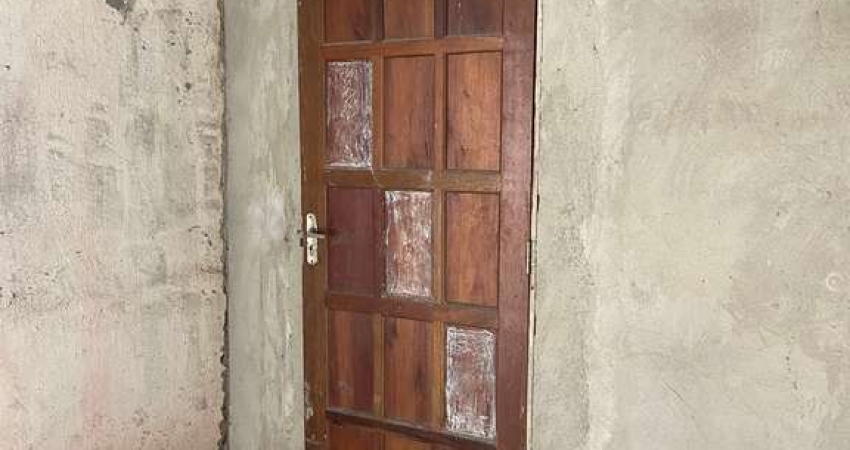 Casa com 1 Quarto(s) e 1 banheiro(s) para Alugar, 10 m² por R$ 600 / Mês