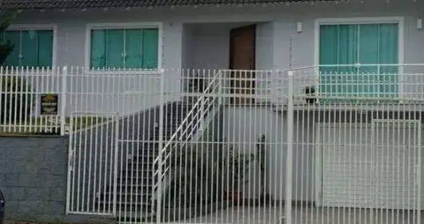 Casa com 3 Quarto(s) e 2 banheiro(s) para Alugar, 300 m² por R$ 5500 / Mês