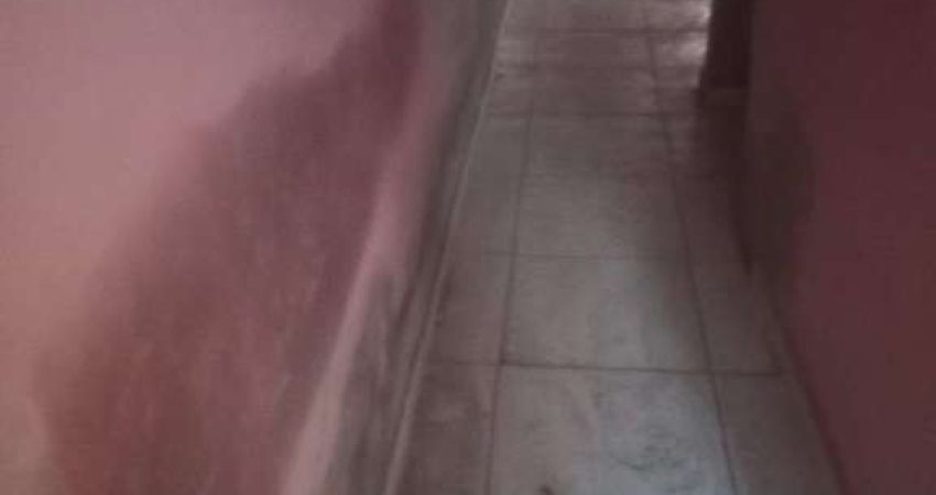 Casa com 1 Quarto(s) e 1 banheiro(s) para Alugar, 70 m² por R$ 555 / Mês