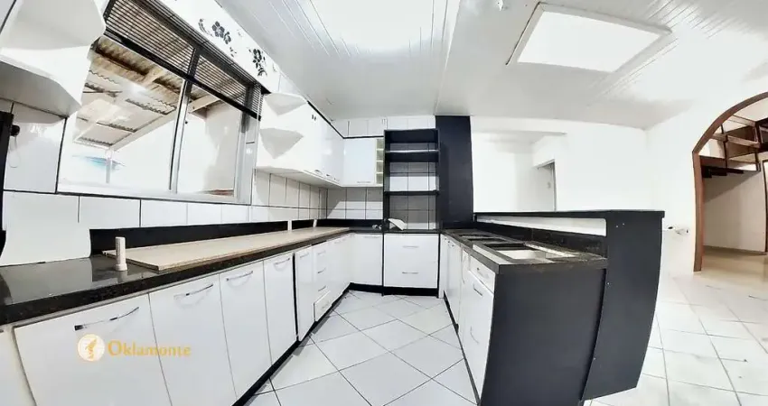 Casa com 2 Quarto(s) e 2 banheiro(s) para Alugar, 150 m² por R$ 3420 / Mês