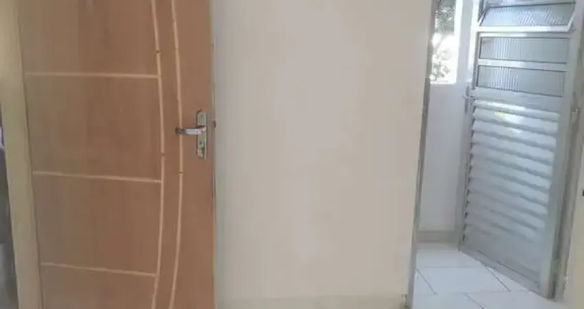 Casa com 1 quarto(s) e 1 banheiro(s) para alugar, 50 m² por r$ 880 / mês