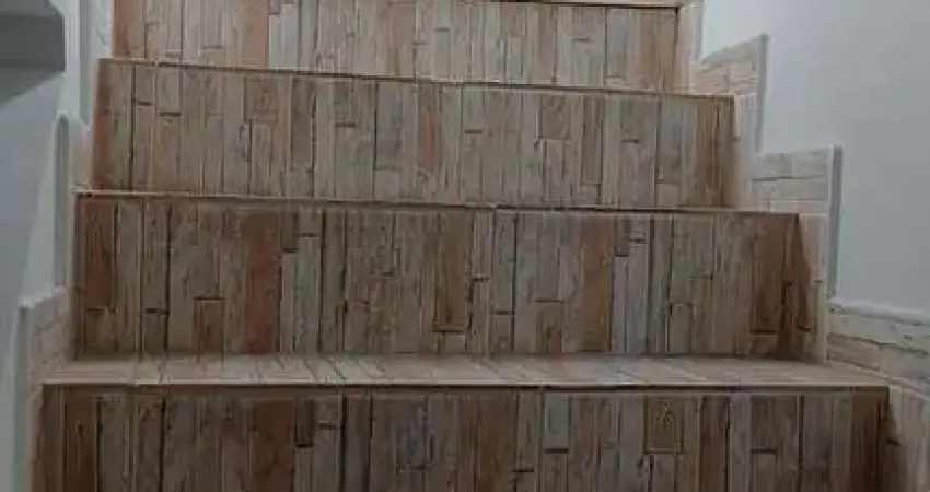 Casa com 3 quarto(s) e 3 banheiro(s) para alugar, 240.00 m² por r$ 2989 / mês