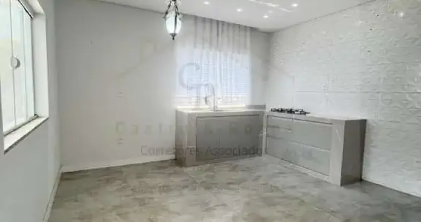 Casa com 3 Quarto(s) e 2 banheiro(s) para Alugar, 120 m² por R$ 2500 / Mês