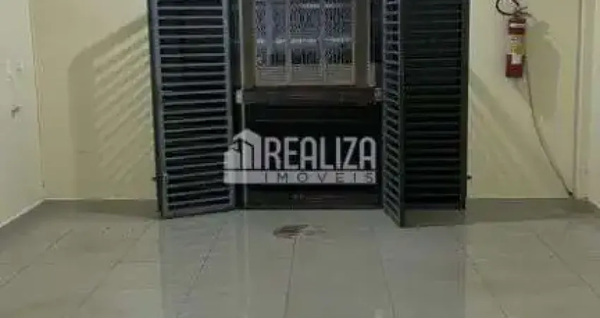 Casa com 1 quarto(s) e 1 banheiro(s) para alugar, 150 m² por r$ 1900 / mês