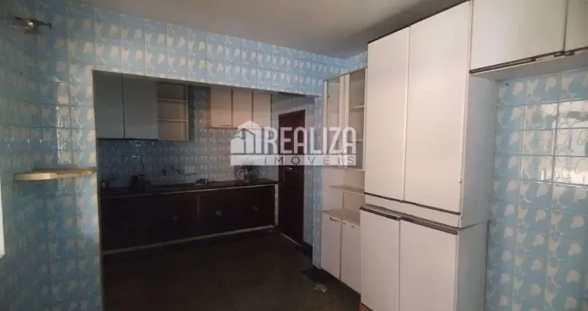 Casa com 5 quarto(s) e 2 banheiro(s) para alugar, 150 m² por r$ 3089 / mês
