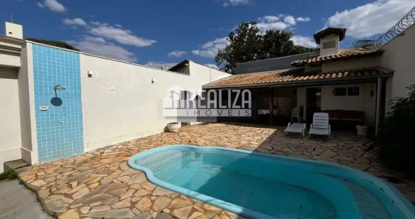 Casa com 4 quarto(s) e 3 banheiro(s) para alugar, 239 m² por r$ 6178 / mês