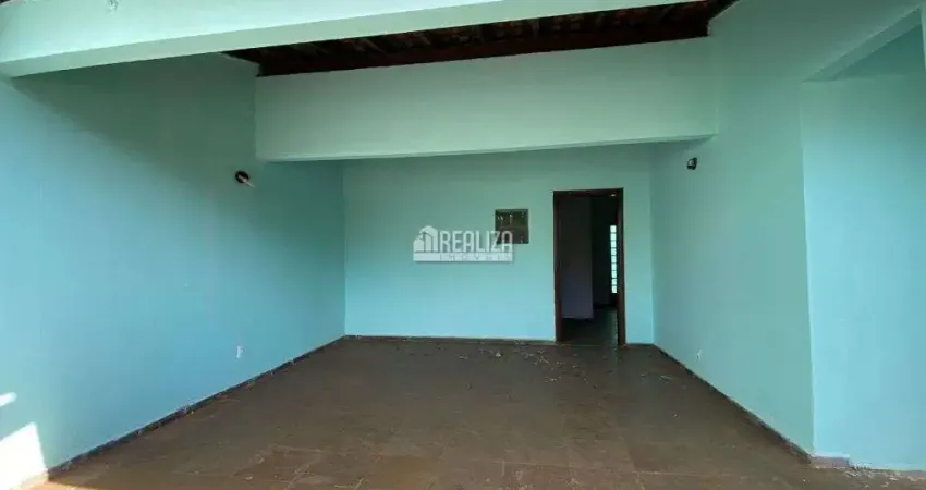 Casa com 3 quarto(s) e 2 banheiro(s) para alugar, 284 m² por r$ 1900 / mês