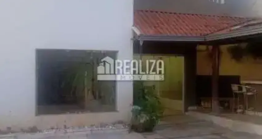 Casa com 4 quarto(s) e 1 banheiro(s) para alugar, 320 m² por r$ 6112 / mês
