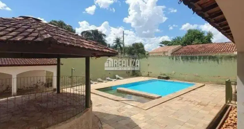 Casa com 3 quarto(s) e 3 banheiro(s) para alugar, 291 m² por r$ 9876 / mês