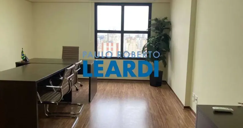 Casa com 1 quarto(s) e 1 banheiro(s) para alugar, 35 m² por r$ 1200 / mês