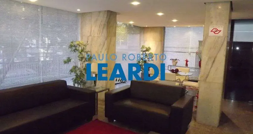 Apartamento com 3 quarto(s) e 2 banheiro(s) para alugar, 243 m² por r$ 4000 / mês