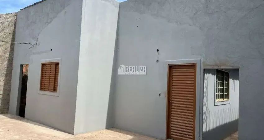 Casa com 3 quarto(s) e 1 banheiro(s) para alugar, 80 m² por r$ 1483 / mês