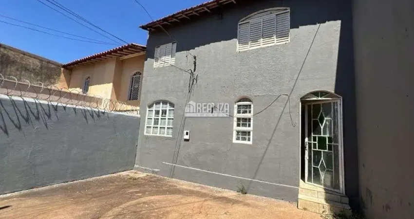 Casa com 3 quarto(s) e 2 banheiro(s) para alugar, 150 m² por r$ 1729 / mês