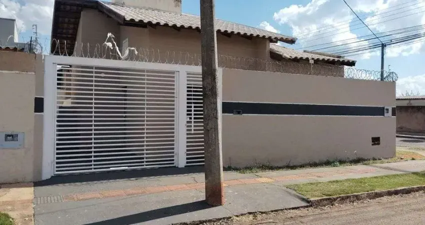 Casa com 3 quarto(s) e 1 banheiro(s) para alugar, 200 m² por r$ 1650 / mês