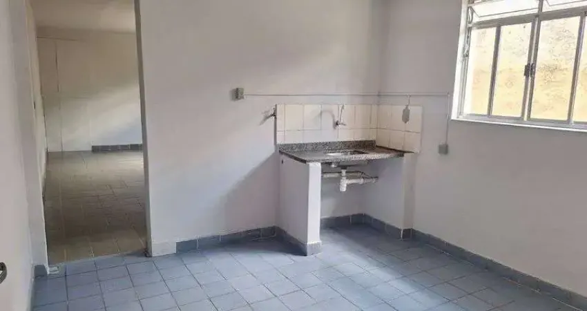 Casa com 1 quarto(s) e 1 banheiro(s) para alugar, 24 m² por r$ 833 / mês