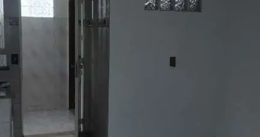 Casa com 2 quarto(s) e 1 banheiro(s) para alugar, 120.00 m² por r$ 1954 / mês