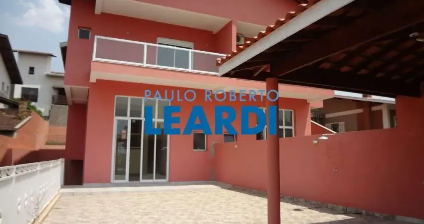 Casa em condomínio com 4 quarto(s) e 5 banheiro(s) para alugar, 400 m² por r$ 4500 / mês