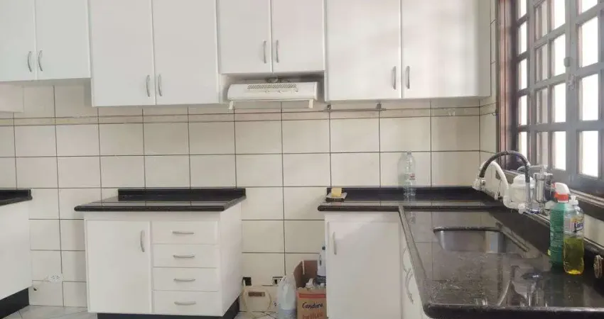 Casa com 7 quarto(s) e 4 banheiro(s) para alugar, 440 m² por r$ 6850 / mês