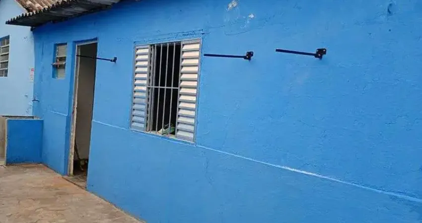 Casa com 1 Quarto(s) e 1 banheiro(s) para Alugar, 30 m² por R$ 750 / Mês