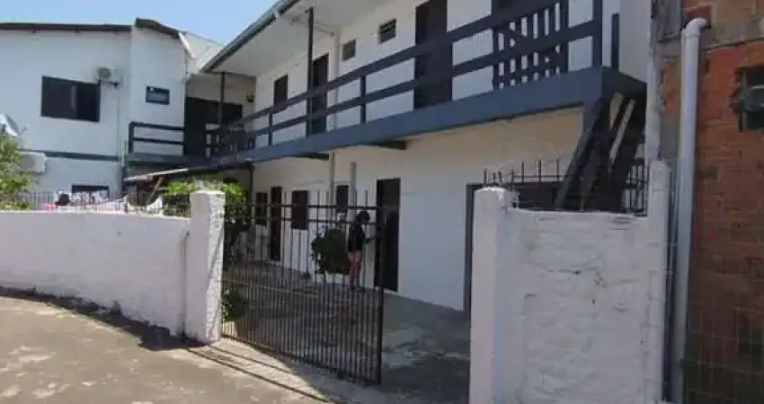 Casa com 1 Quarto(s) e 1 banheiro(s) para Alugar, 30 m² por R$ 1920 / Mês