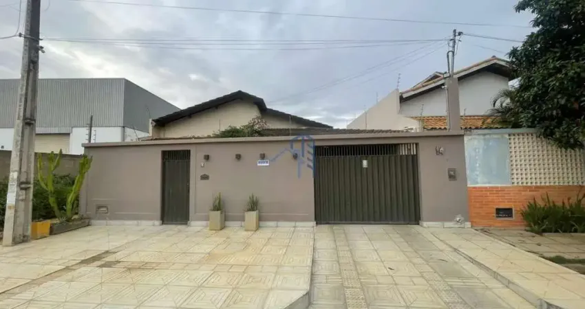 Casa com 3 quartos para alugar na Rua R, 14, Felícia, Vitória da Conquista