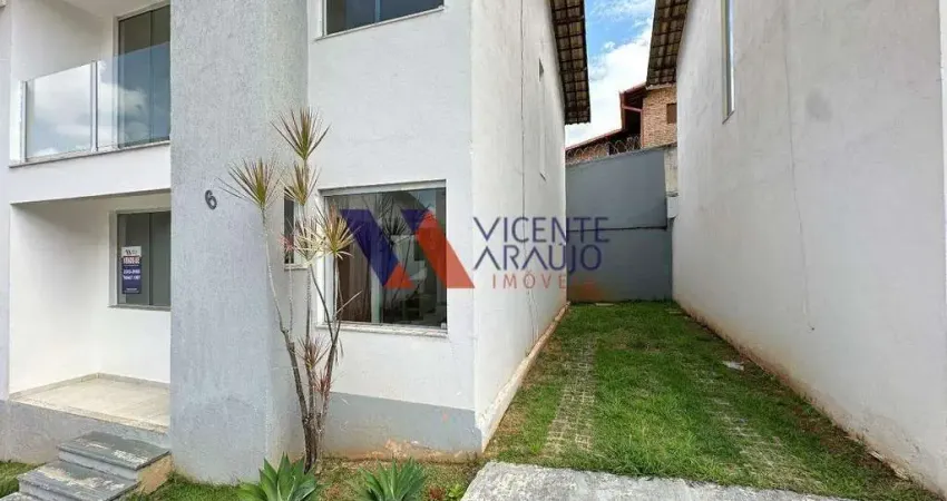 Casa em condomínio fechado.