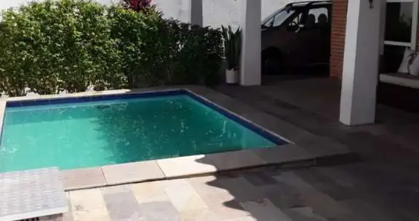 Casa para Venda em Guarujá, Praia da Enseada, 5 dormitórios, 3 suítes, 4 banheiros, 2 vagas