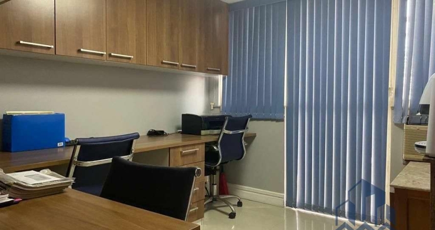 Excelente sala comercial mobiliada no Centro de Macaé para locação.