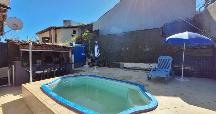 Casa linear a venda com piscina e varanda gourmet no Cond. Village do Horto.