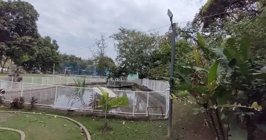 Excelente casa com piscina e varanda gourmet no cond. village do horto.