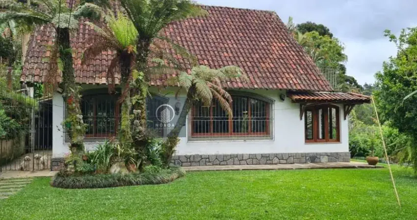 Casa Padrão para Venda em Bom Retiro Teresópolis-RJ