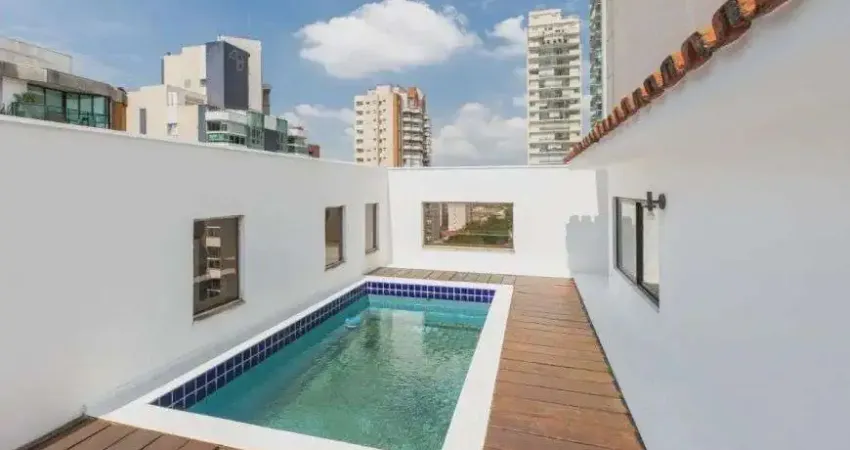 Duplex para venda possui 289 metros quadrados com 4 quartos em Moema