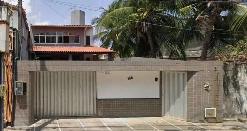 Casa à venda na Avenida Viena Weyne, 168, Cambeba, Fortaleza