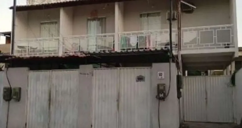 Casa à venda na Rua Cristalina, 50, Trindade, São Gonçalo