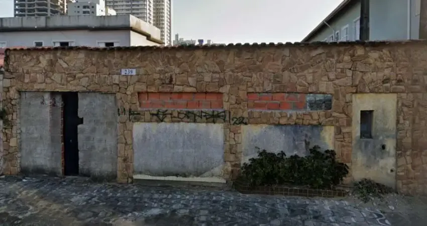 Casa à venda na Avenida Roberto Muzzi, 239, Balneário Maracanã, Praia Grande