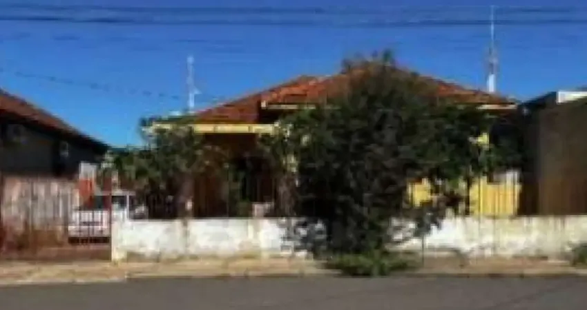 Casa à venda na Rua Tiradentes, 25, Centro, Assis