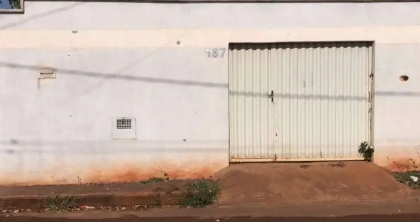 Casa à venda na Rua Alarico Novais, 187, Lagoa Azul, Ituiutaba