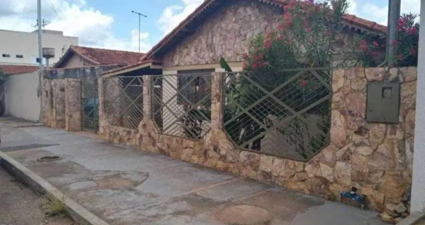 Casa com 3 quartos à venda na Avenida Firmo Antônio de Freitas, 989, Setor Cristo Redentor, Morrinhos