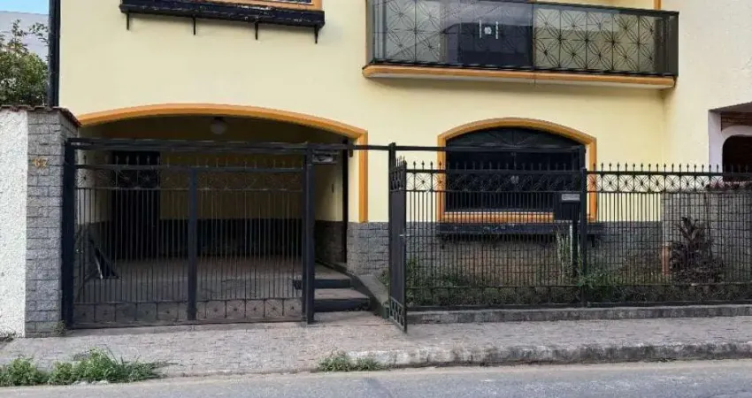 Casa com 3 quartos à venda na Travessa Pedro Adão, 67, Centro, Pouso Alegre