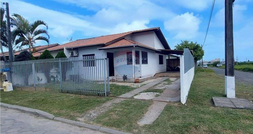 Ótima oportunidade! Casa de esquina no bairro Coloninha por apenas R$ 185.000,00
