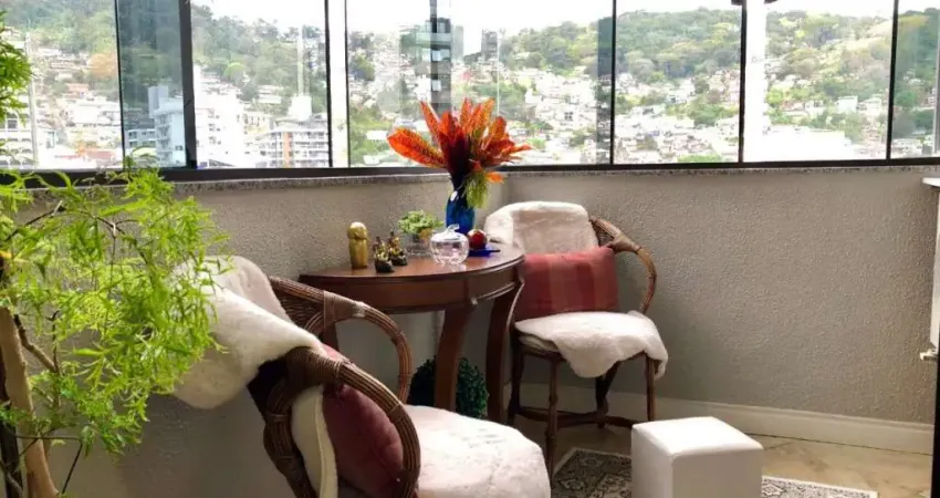 Apartamento pronto pra morar! Com 3 suítes à venda no Centro de Florianópolis/SC